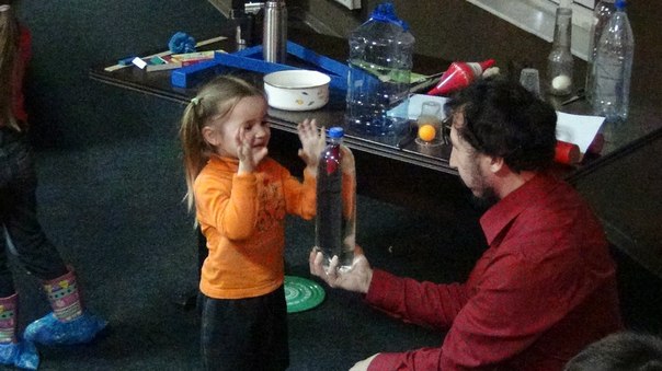 Ижевский планетарий приглашает юных зрителей на бесплатную программу "Лаборатория занимательных наук"