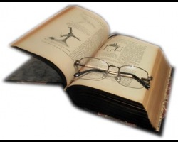 Выставка научно-популярной и учебной литеартуры по астрономии и естетственным наукам